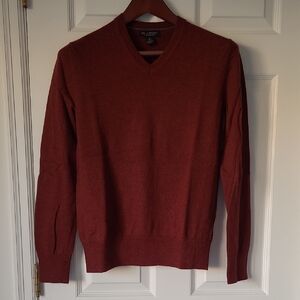 Banana Republic Men's Deep Red V-Neck Sweater